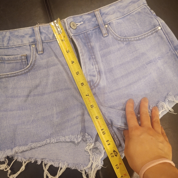 Pacsun Distressed Mid-Rise Denim Shorts - Picture 4 of 10